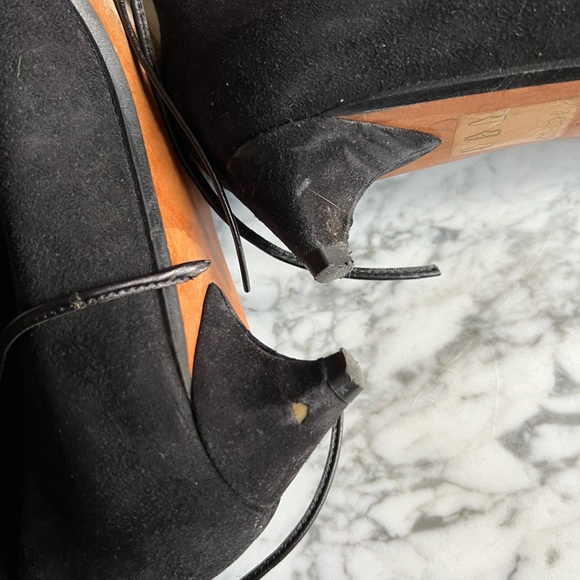 Authentic MaxMara Low Heel Suede Boots - Picture 4 of 5